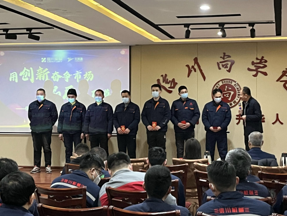 640 (1)4生产管理中心优秀员工.jpg 640 (1)4生产管理中心优秀员工.jpg